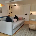 Amazing Spacious Chiado 2-bedroom Stylish W Ac Appartement Lissabon
