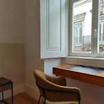 Amazing Spacious Chiado 2-bedroom Stylish W Ac Appartement Lissabon