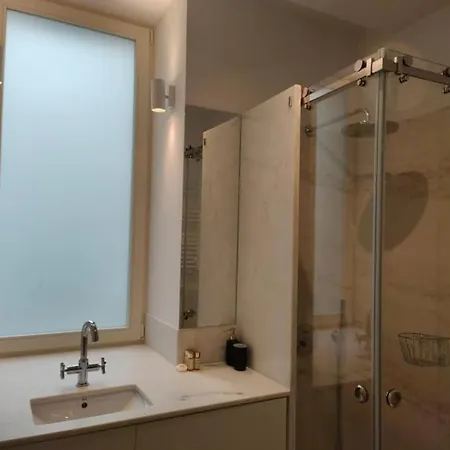 Amazing Spacious Chiado 2-bedroom Stylish W Ac 리스본