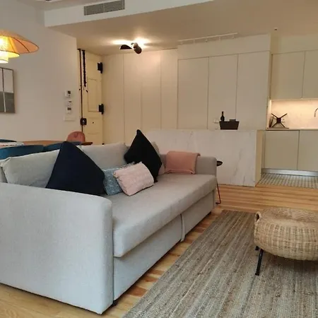Amazing Spacious Chiado 2-bedroom Stylish W Ac Daire Lisboa