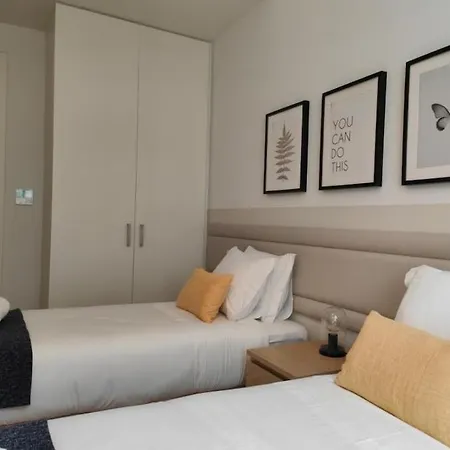Amazing Spacious Chiado 2-bedroom Stylish W Ac * Lissabon