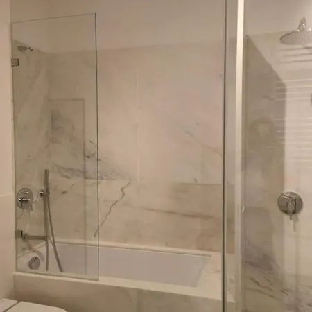 Amazing Spacious Chiado 2-bedroom Stylish W Ac Daire Lisboa