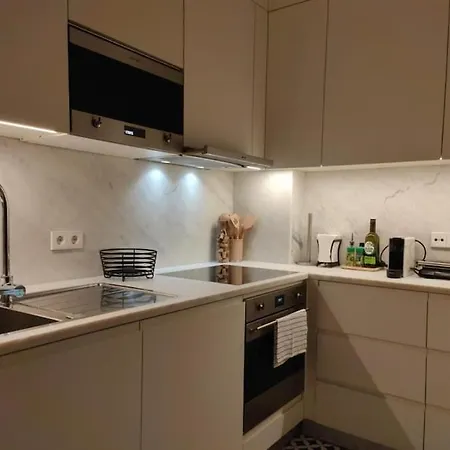 Daire Amazing Spacious Chiado 2-bedroom Stylish W Ac