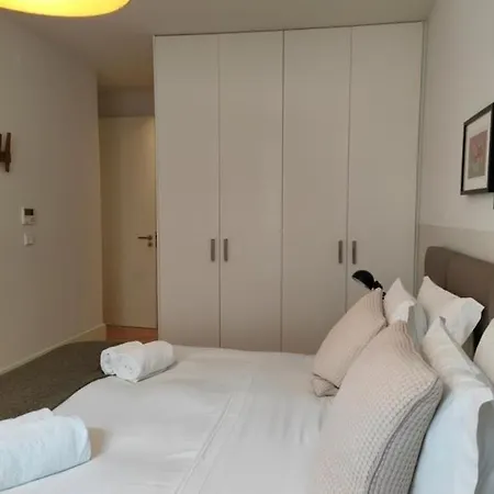 Daire Amazing Spacious Chiado 2-bedroom Stylish W Ac Lisboa