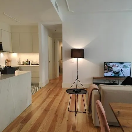 Amazing Spacious Chiado 2-bedroom Stylish W Ac