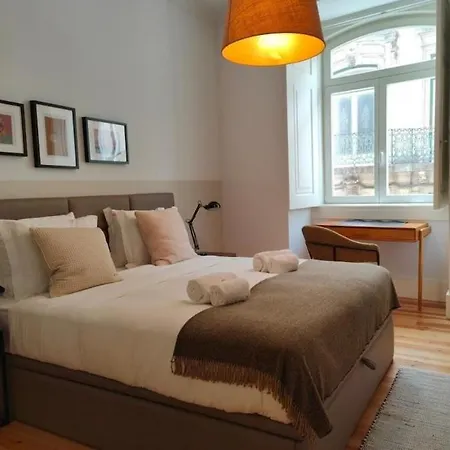 Amazing Spacious Chiado 2-bedroom Stylish W Ac * Lisbona